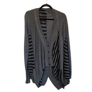Line asymmetrical striped grey cardigan sweater